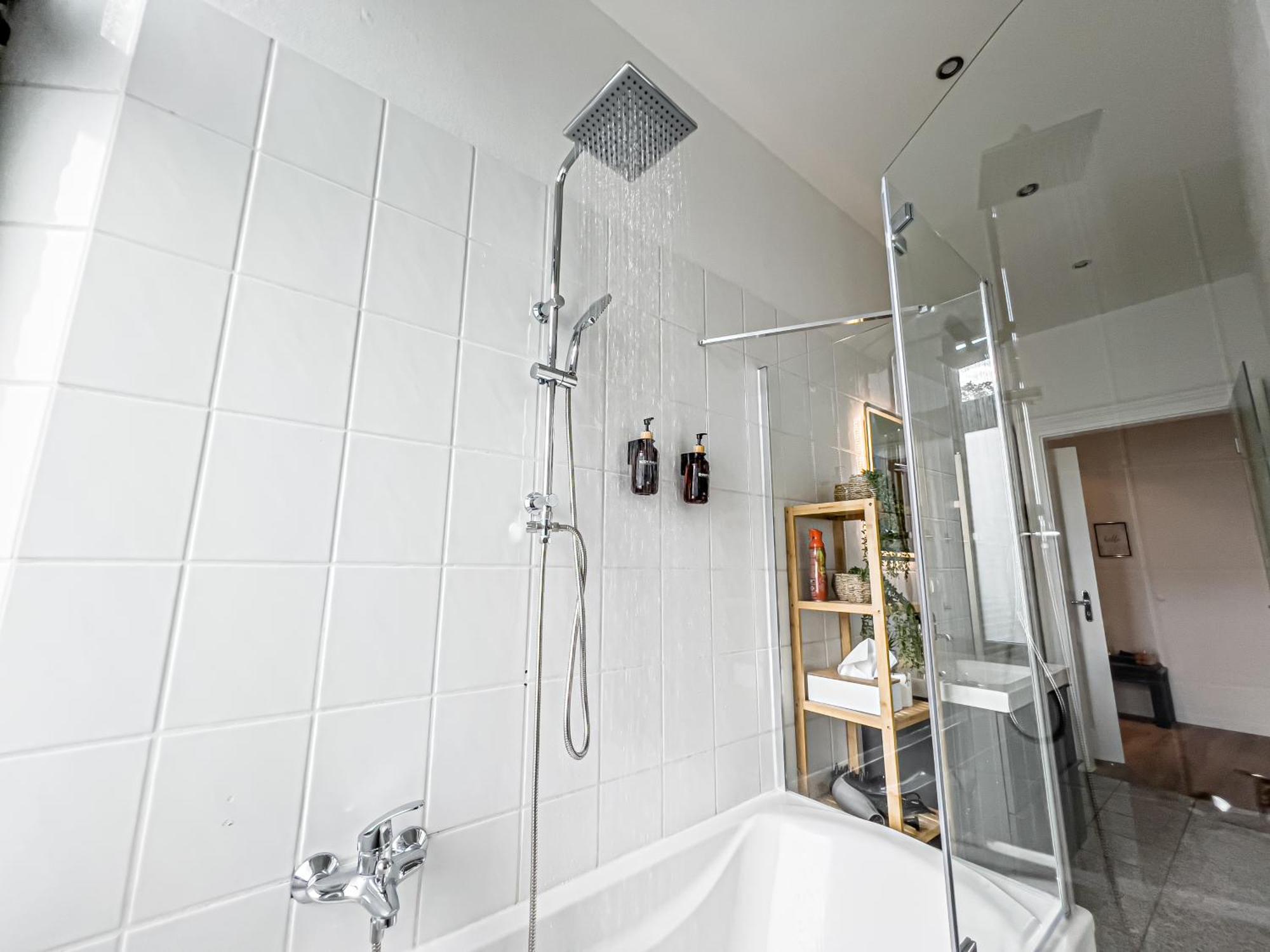 Grosse 3 Schlafzimmer Unterkunft Mit Kueche, Bad, Waschmaschine & Balkon Am Zoo ไลป์ซิก ภายนอก รูปภาพ